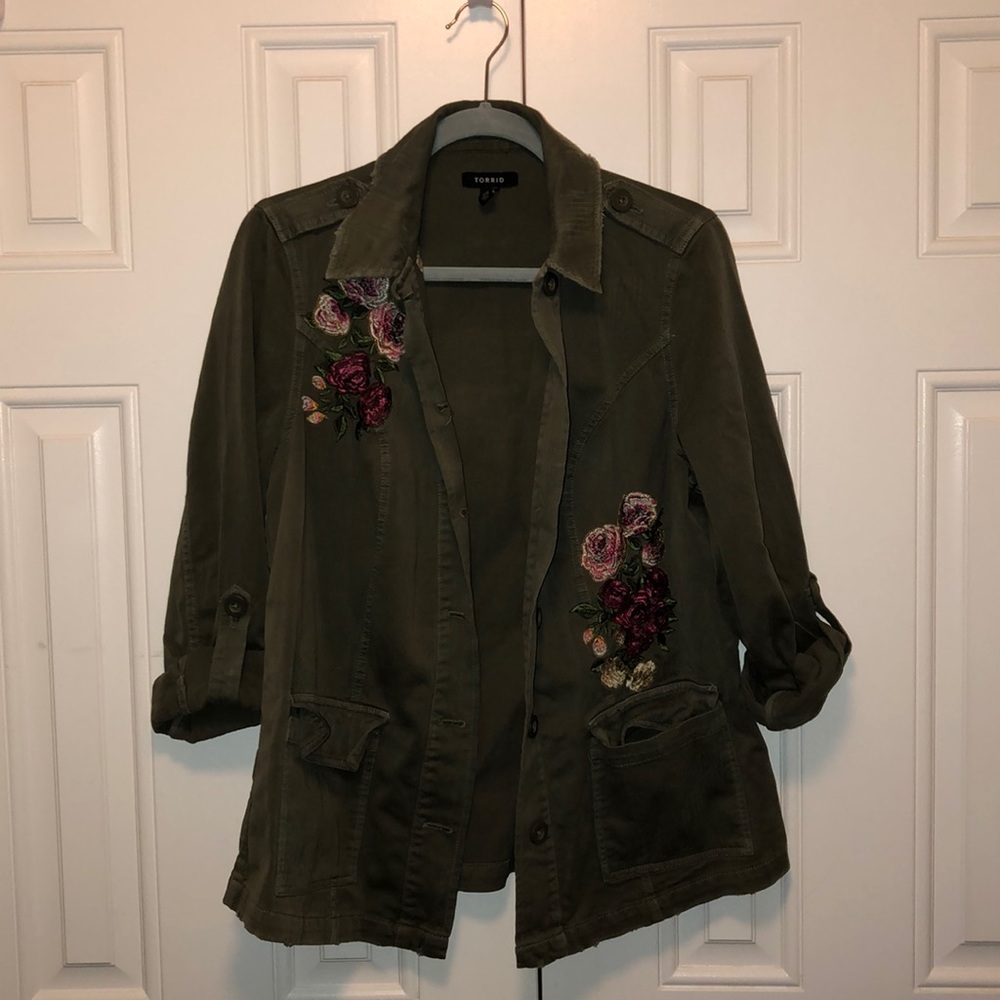 Size 00 Torrid army style embroidered flora jacket